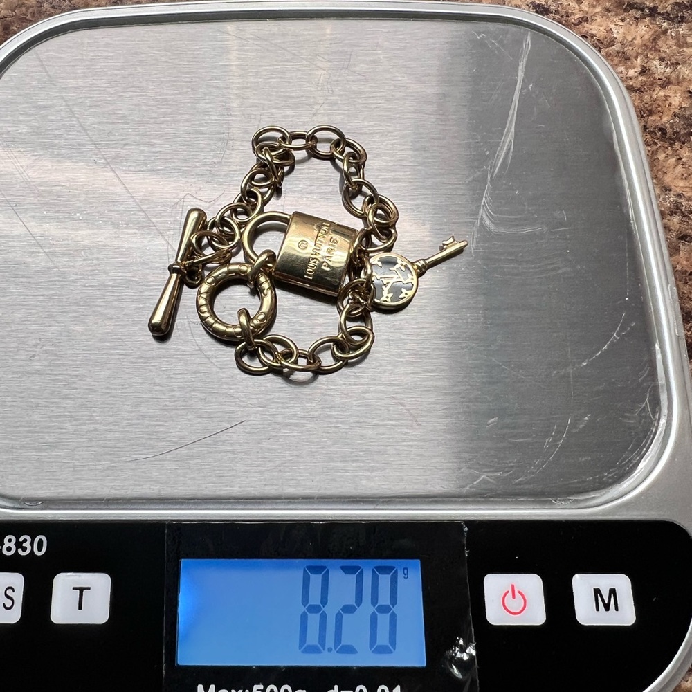 size 7.5 inches, 18k gold